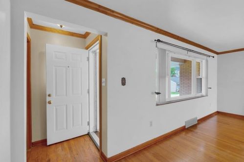 20 Landis Ave, Jeannette, PA 15644-3014