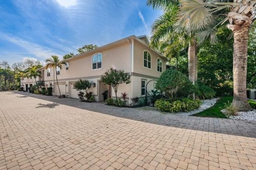274 Orange St, Palm Harbor, FL 34683-5416