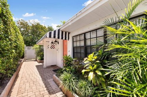 721 9th St, Naples, FL 34117-2158