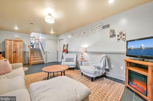60 Aspen Dr, Mount Joy PA  17552-9512 exterior