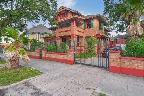 2911 Broadway St, Galveston, TX 77550-4221