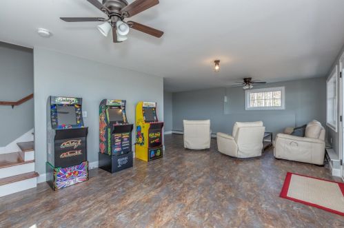 875 Valley Rd, Washington NH  03280-3122 exterior