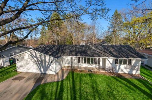 1159 Michaline Dr, Green Bay, WI 54304-2066