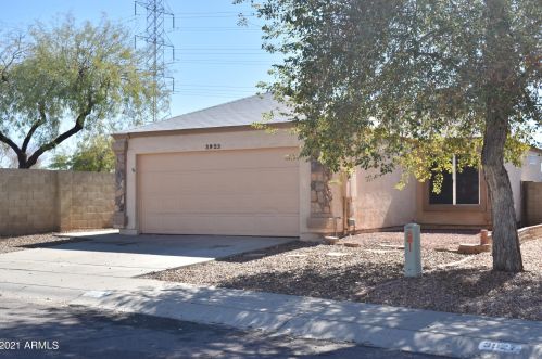 3923 Whispering Wind Dr, Glendale, AZ 85310-5118