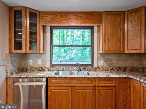 2268 Cocquina Dr, Herndon VA  20191-1140 exterior