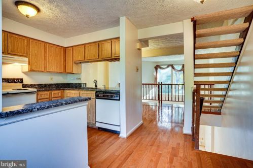 8501 Chippewa Ct, Lorton VA  22079-3060 exterior