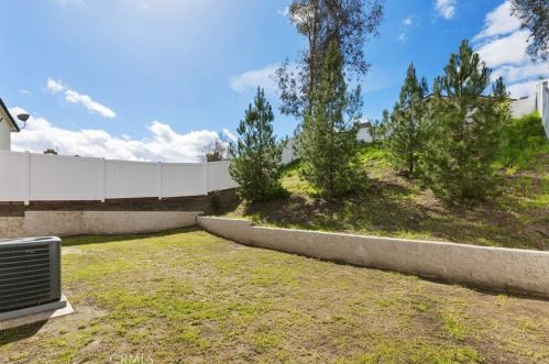 27093 Rainbow Crk Dr, Temecula CA 92591-4570 exterior