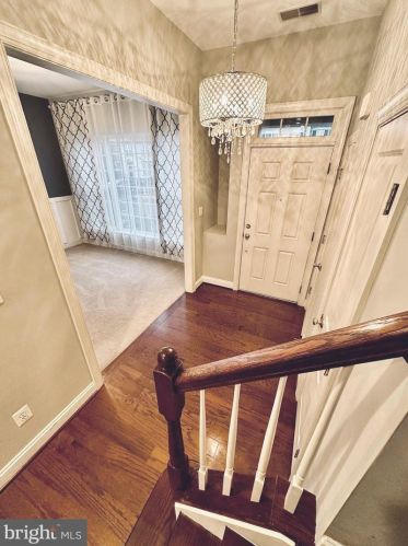 9032 Ribbon Falls Loop, Bristow VA  20136-6138 exterior