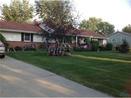 28448 Oak St, Millbury, OH 43447-9695