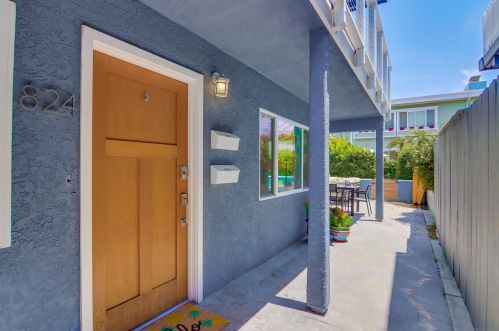 826 Anacapa Ct, San Diego CA  92109-8203 exterior