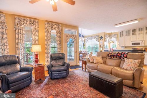 160 Manor Dr, Edinburg VA  22824-3579 exterior