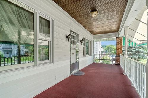 172 Steuben St, Pittsburgh, PA 15205-2706