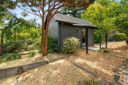 1095 Pine Tree Ln, Sebastopol CA  95472-2681 exterior