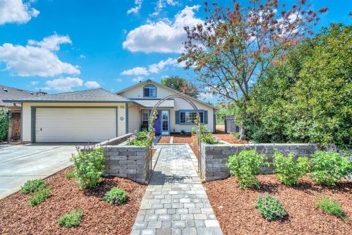 1206 Valley Oak Dr, Winters, CA 95694-2201