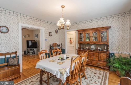 1 Maple Ave, Paoli PA  19301-1215 exterior