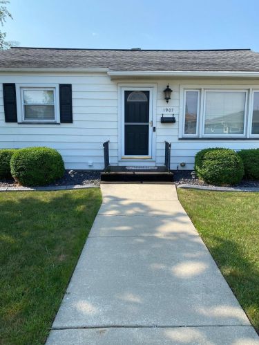 1907 25th St, Kenosha, WI 53140-4917