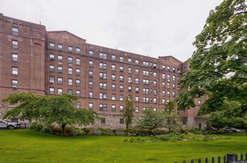 100 Pelham Rd, New Rochelle NY  10805-3139 exterior