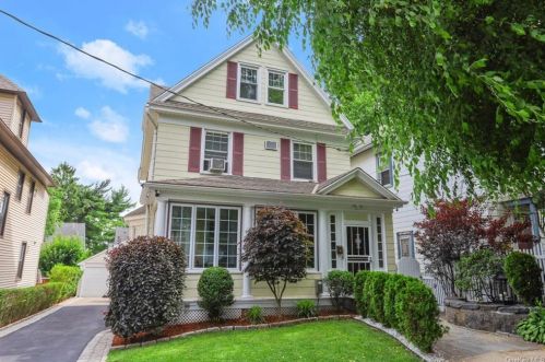 22 Island View Pl, New Rochelle, NY 10801-7513