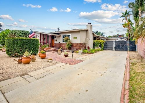 2411 Chatwin Ave, Long Beach, CA 90815-2026