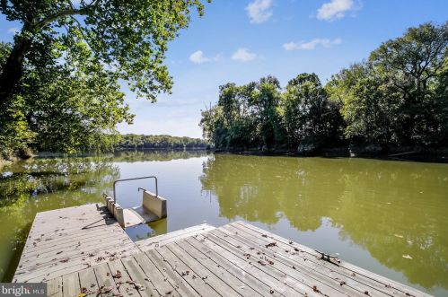 18292 St Georges Ct, Leesburg VA  20176-7421 exterior