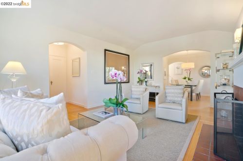 2459 Burlington St, Oakland CA 94602-2515 exterior