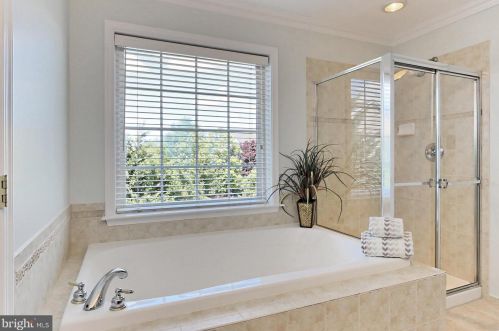 14286 Chalfont Dr, Haymarket VA  20169-2632 exterior