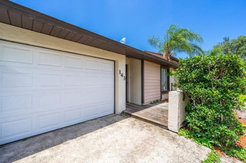 143 Clear Lake Cir, Sanford, FL 32773-4509