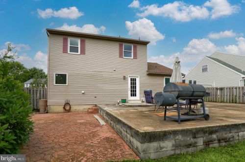 194 Jonathan Way, Red Lion PA  17356-9044 exterior