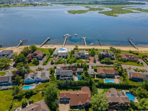 1045 Channel Dr, Hewlett NY  11557-2616 exterior