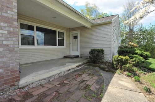 16 Ganung Dr, Crotonville, NY 10562-3935