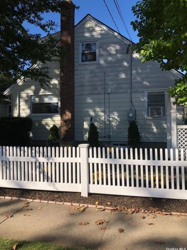 309 Ivy Ave, Westbury NY  11590-1938 exterior