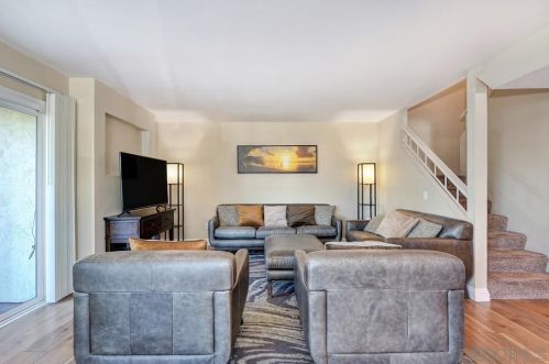 1477 Falcon Ln, El Cajon CA  92020-1426 exterior