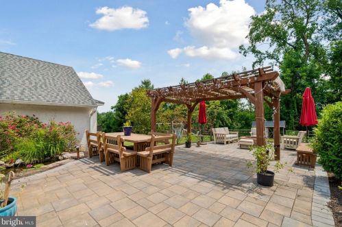 135 Marmic Dr, Southampton PA 18966-1725 exterior