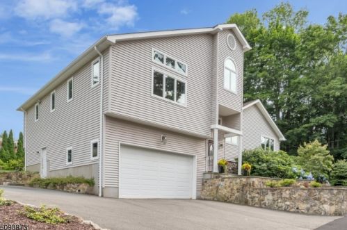 33 Timberline Rd, Mount Olive, NJ 07828-2928