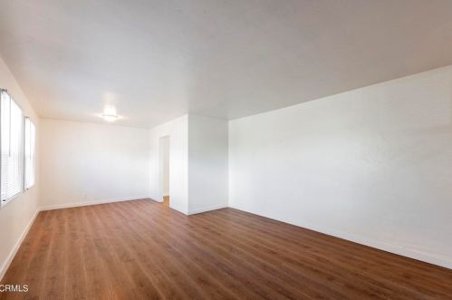 241 Oakdale Dr, Bakersfield, CA 93309-2164