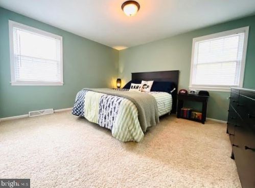 568 Pioneer Cir, Harleysville PA  19438-1728 exterior