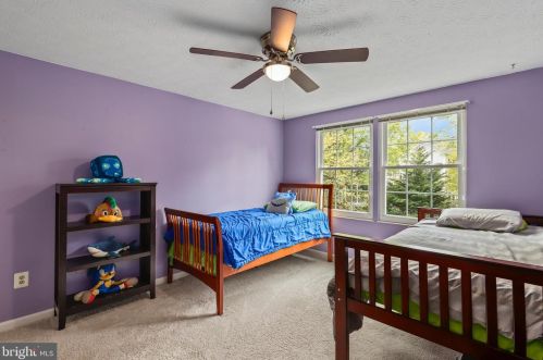 1426 Cellar Crk Way, Herndon VA  20170-2805 exterior