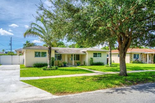 235 6th St, Dania Beach FL  33004-4147 exterior