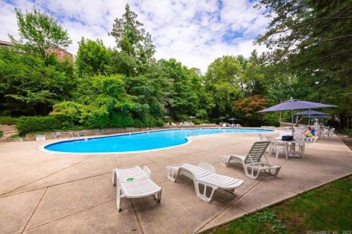 71 Strawberry Hill Ave, Stamford CT  06902-2757 exterior