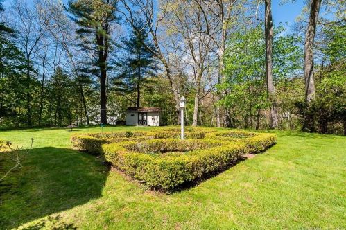 13 Dennison Rd, Essex CT  06426-1352 exterior