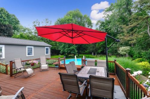 70 Mountain View Rd, Fishkill NY  12524-3209 exterior