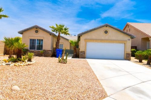 13695 Hemingway Dr, Victorville, CA 92392-8312