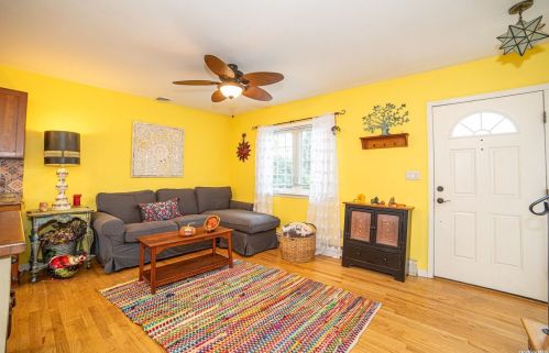 1419 3rd St, Babylon, NY 11704-4731
