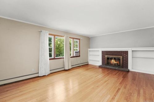 17 Widmer Rd, New Hamburg NY  12590-3019 exterior