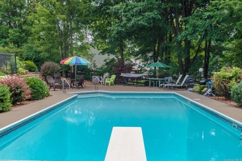 6 Cambridge Rd, Highland Mills, NY 10930-2612