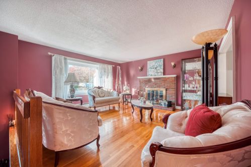 41 Carol Ave, Salem NH  03079-4466 exterior