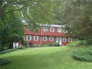 482 Luba Dr, Orange, CT 06477-2217