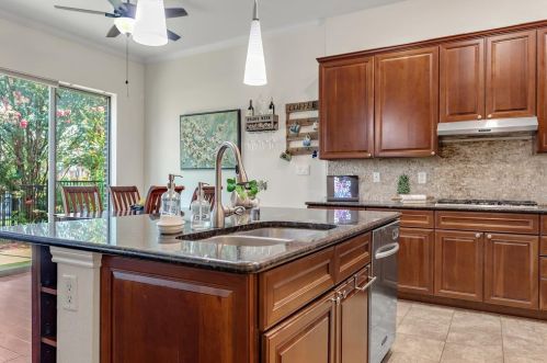 1224 Lake Pointe Way, Richardson TX  75080-8409 exterior