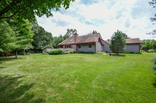 25520 Deer Rdg Trl, Waterford WI  53185-4854 exterior