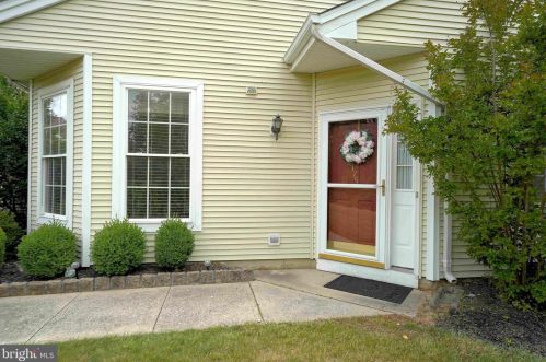 175 Meadowlark Dr, Trenton, NJ 08690-3545